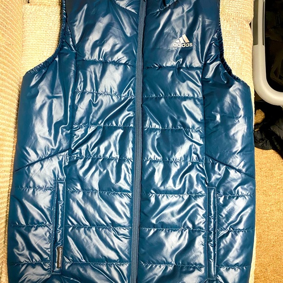Stay warm in your new goose down Adidas vest! - Picture 1 of 2